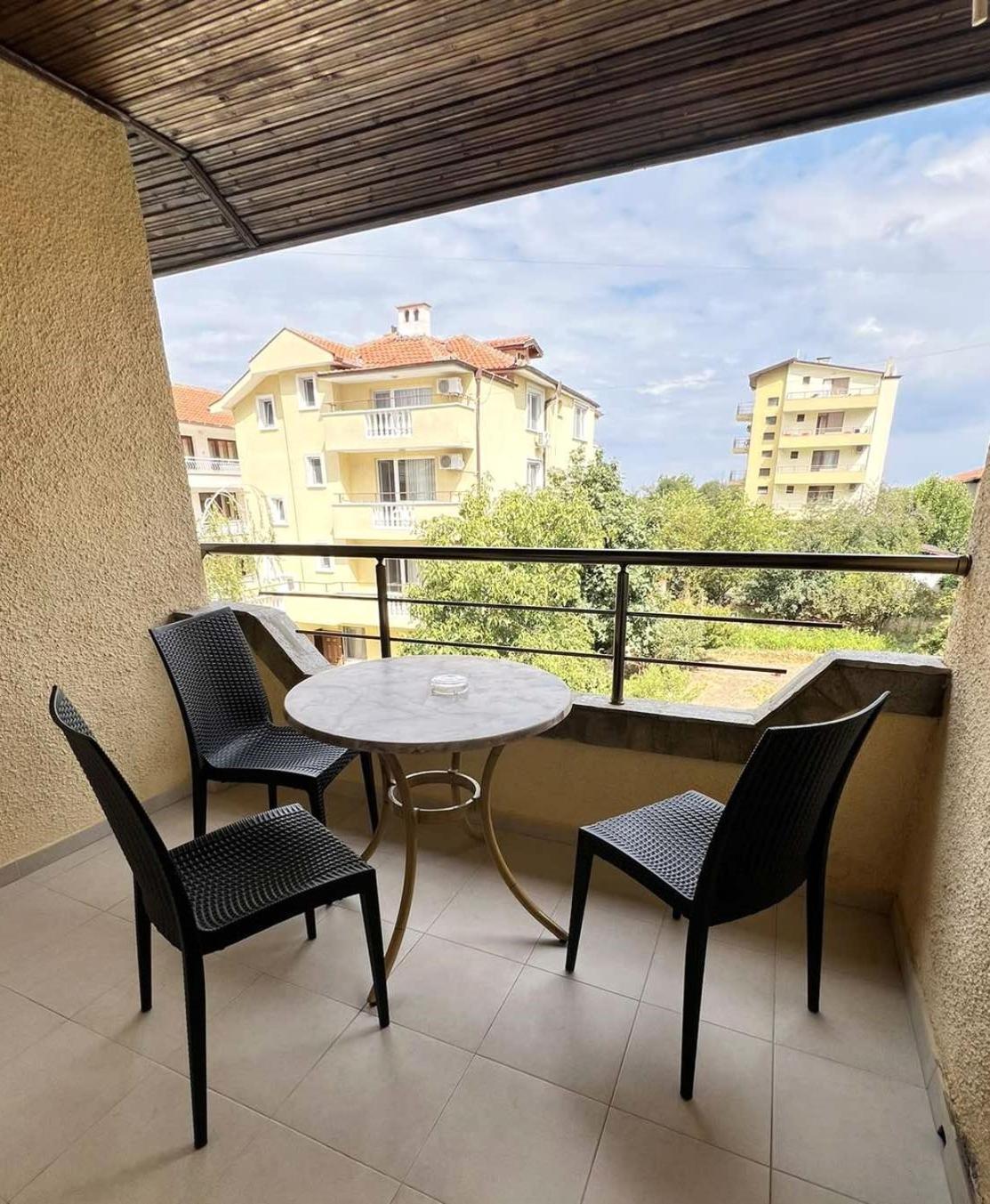 Paradise Chernomorets Bagian luar foto