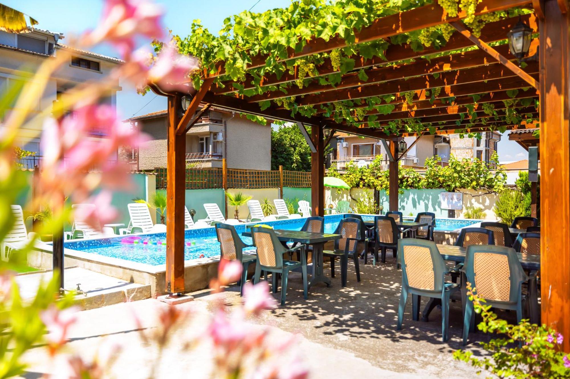 Paradise Chernomorets Bagian luar foto